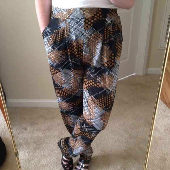 Abstract Loose Pants - Picture 4 of 4