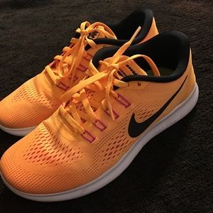 Woman's Nike free run