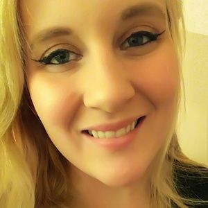 Meet your Posher, Caitlin