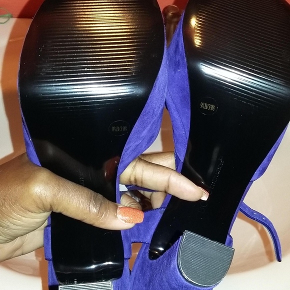 BCBG Suede Royal Blue Platform Heel - Picture 4 of 4