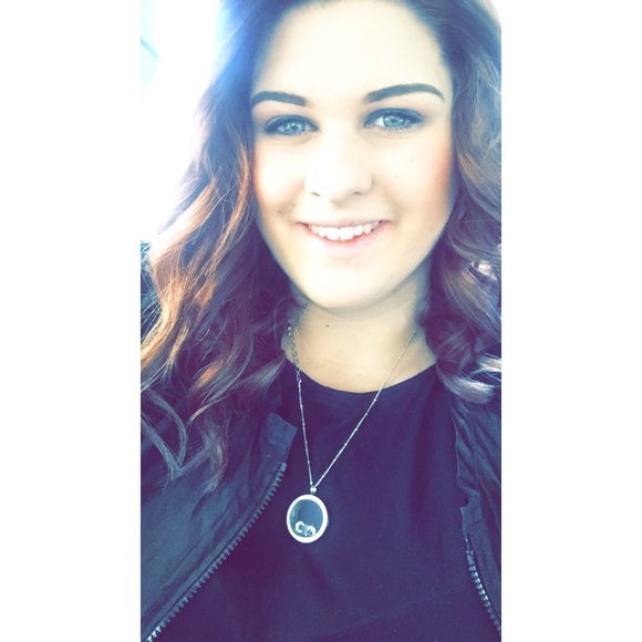 Meet your Posher, Danielle - Picture 1 of 1