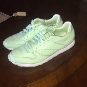 Reebok Mint Green Sneakers Size 9