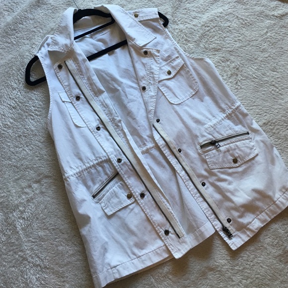 WHITE VEST - Picture 1 of 2