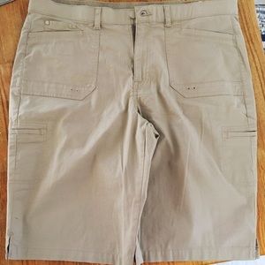 Light brown Bermuda shorts nwot
