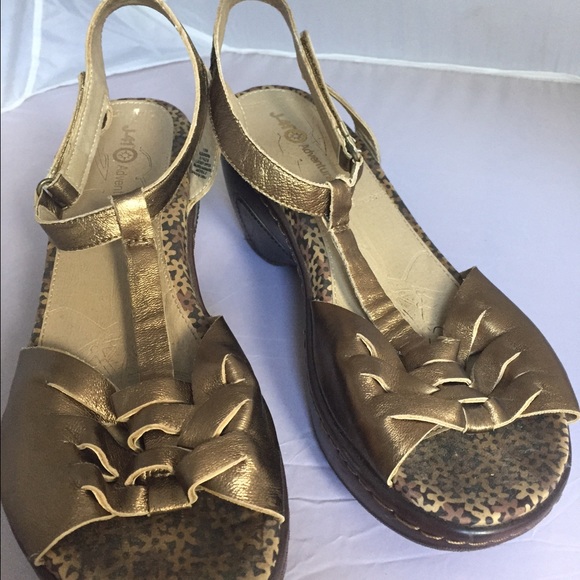 🎉SALE Gold J-41 Sandal Size 10