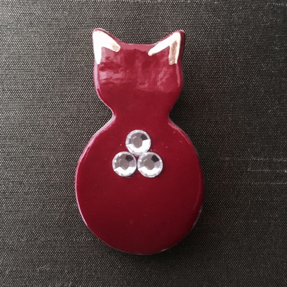 Suz Glass Jewelry - Artist Signed🚨SUZ GLASS Red Enamel Cat Pin Brooch