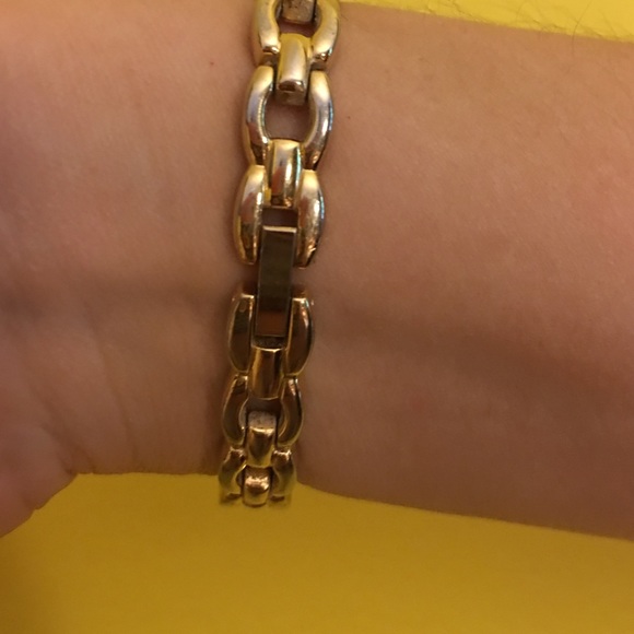 Gold Timex watch - Picture 2 of 2