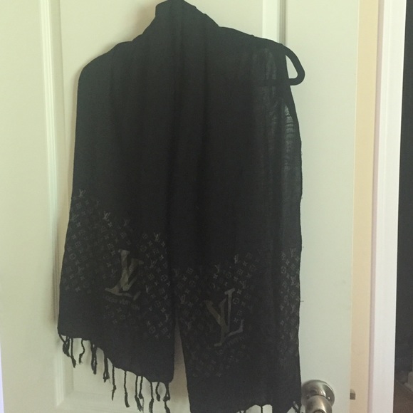 Louis Vuitton scarf