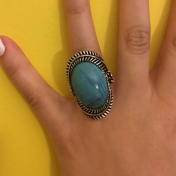 Oversized faux turquoise ring - Picture 3 of 3