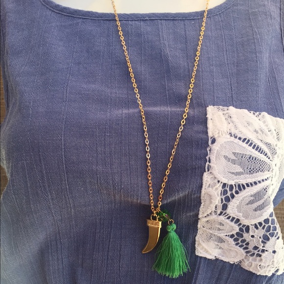 Green tassel ang gold chain necklace