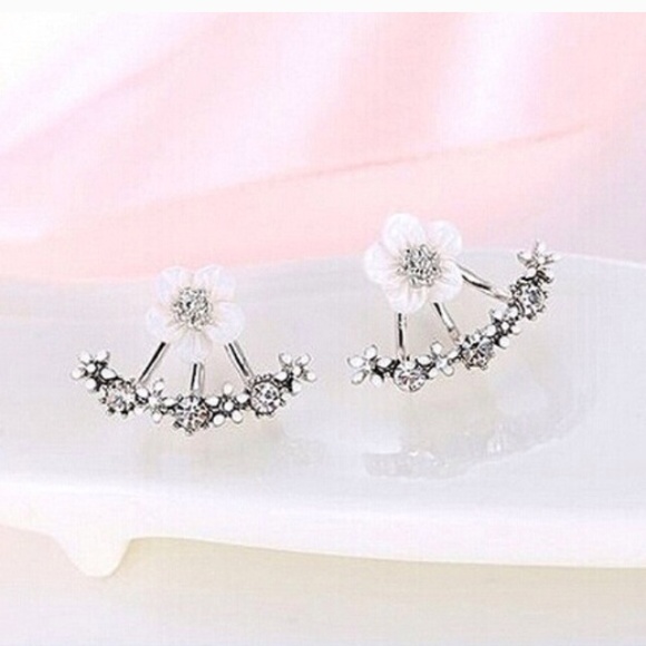 Floral Crystal Stud Earrings  1 WHITE GOLD LEFT💜 - Picture 3 of 3