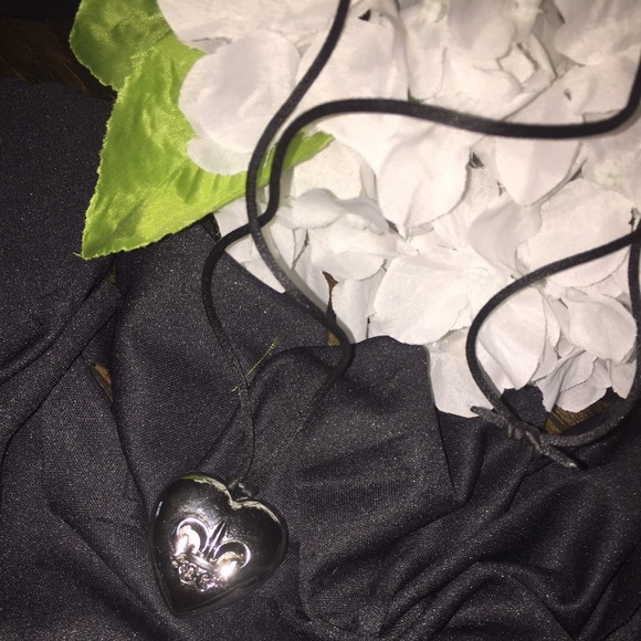 🎉🎉UNIQUE NECKLACE/PERFUME