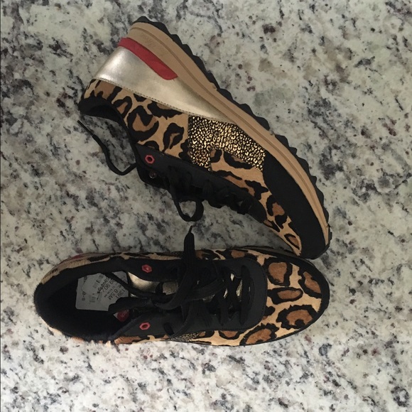 Cute leopard print fashion sneakers!