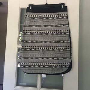Stretchy embroidered skirt