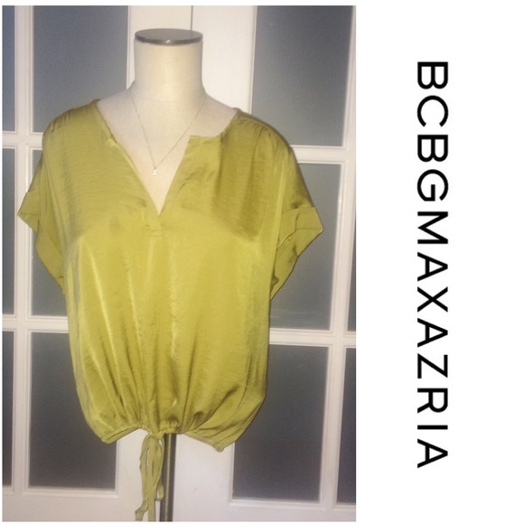 BCBGMaxAzria Tops - 🎉30% OFF BDLS🎉 BCBG pea green top.