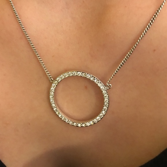 Faux diamond circle pendant necklace - Picture 2 of 2