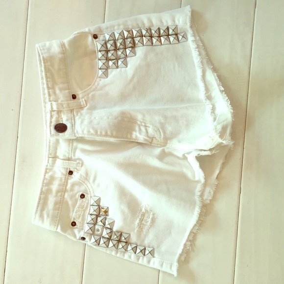 Studded white shorts - Picture 1 of 3