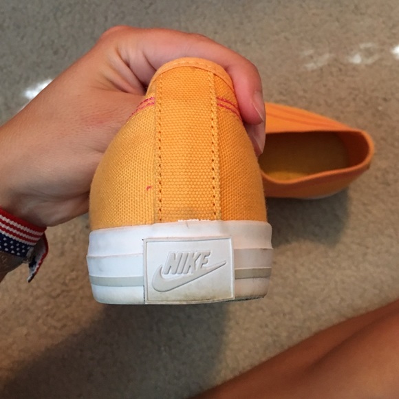 Nike shoes - Picture 3 of 4