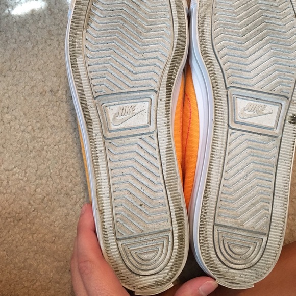 Nike shoes - Picture 4 of 4