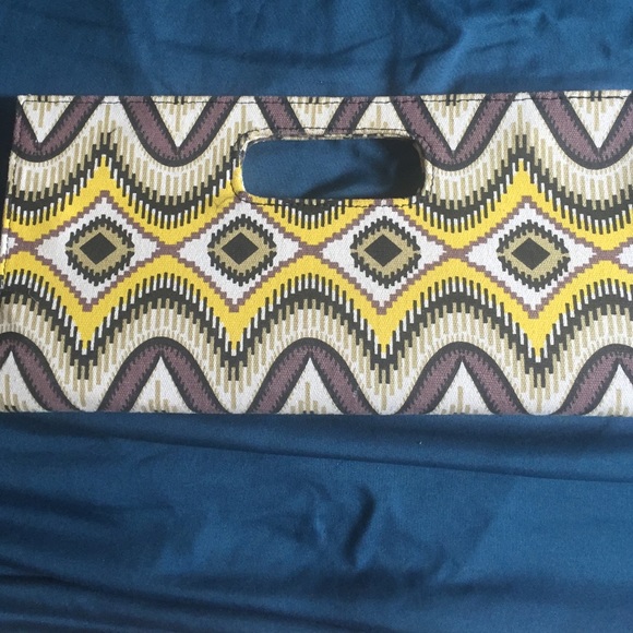 Long yellow clutch-