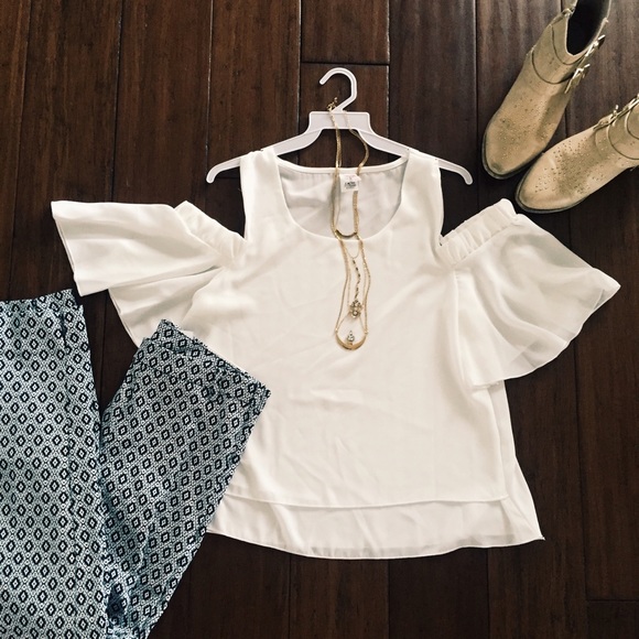 One LEFT‼️ White cold shoulder tank - Picture 4 of 4