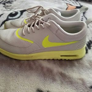 Size 8 women nike super cute for summer