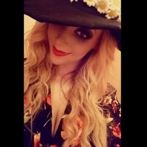 Meet your Posher, Cara