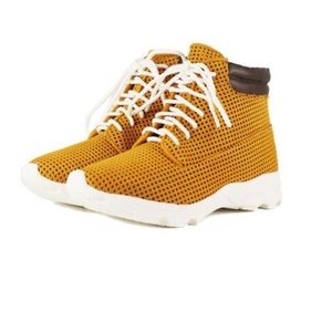 Jeffrey Campbell Tiveron tans and white shoes.