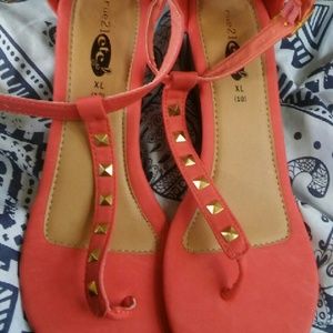 ?Studded Coral Wedges?