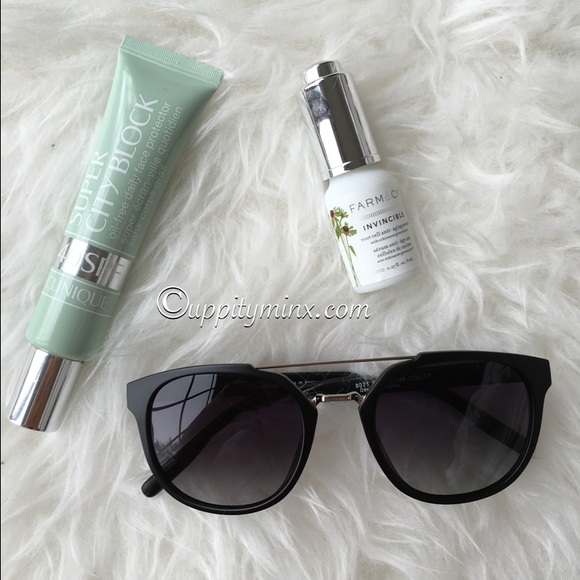Uppity Minx Accessories - 🆕 ⬇️ Black Bar Sunnies