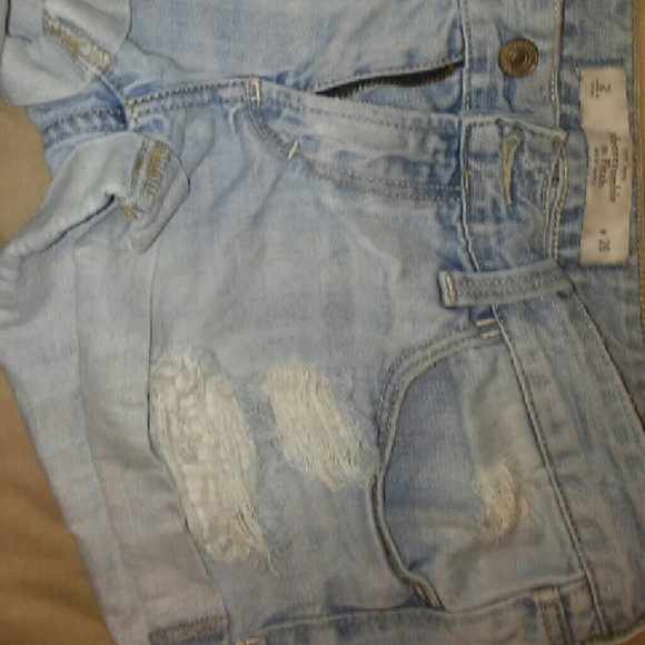 Abercrombie & Fitch light colored shorts! - Picture 2 of 2