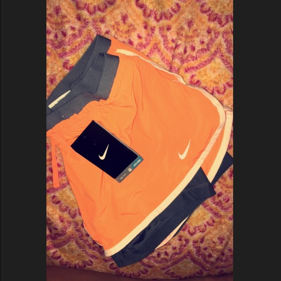 ORANGE RUNNING SHORTS Nike - Picture 2 of 3
