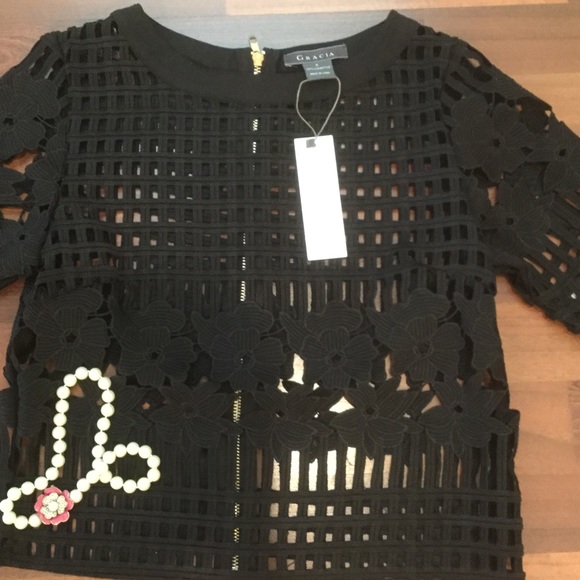 GRACIA Tops - STUNNING 💜Black Eyelet top