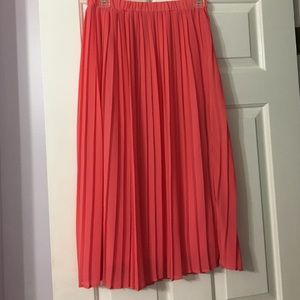 Super cute midi crinkle skirt in coral