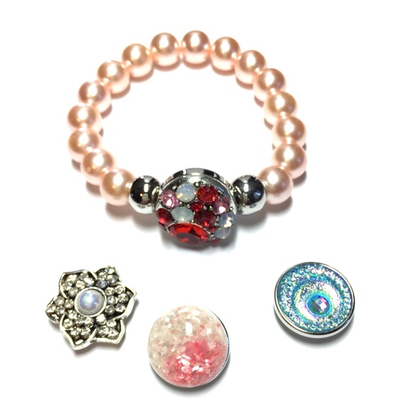 Jewelry - pink snap bracelet & 4 interchangeable snaps 🌞
