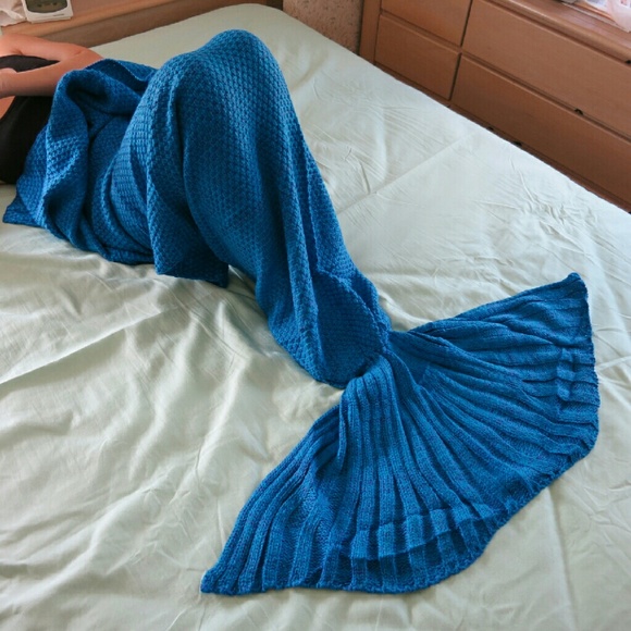 2 COLORS blue mermaid tail blankets - Picture 2 of 3