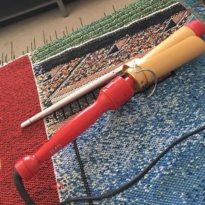 Chi curling iron. Only used once!!