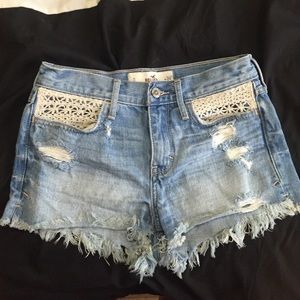 Hollister high waisted light wash shorts!