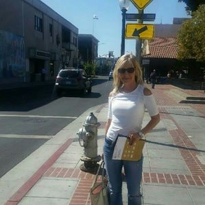 Meet your Posher, Laura