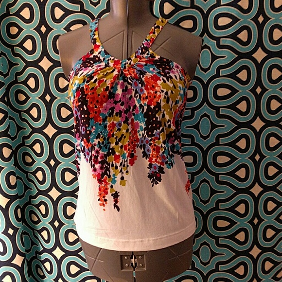 Multi colored tank with white base