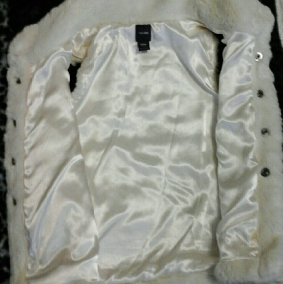 Faux Fur Vest - Picture 3 of 4