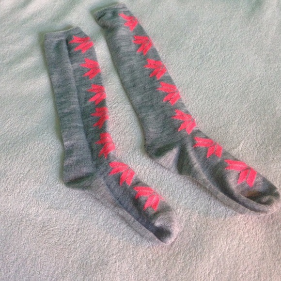 Pink Snowflake Socks - Picture 3 of 3