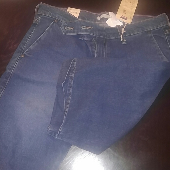Levis Shorts - Picture 2 of 2