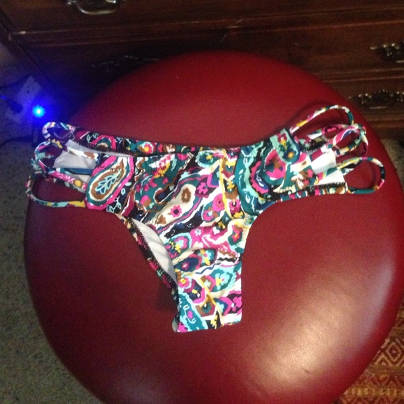 Volcom 2piece swimsuit - Picture 4 of 4