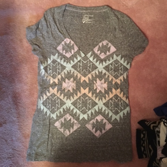 American Eagle pastel tribal print gray tee