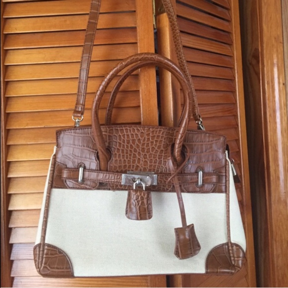 DONATED 🎉HP🎉Two Tone Handbag