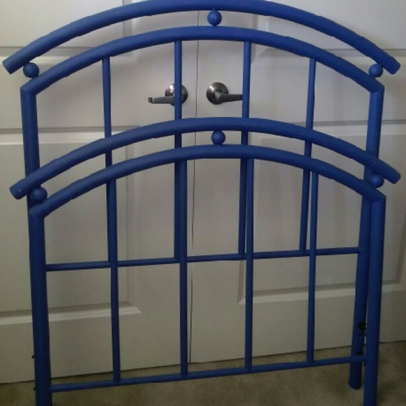 Twin frame - Picture 1 of 1