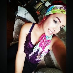 Meet your Posher, Mae