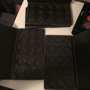 1 empty MAC pallet