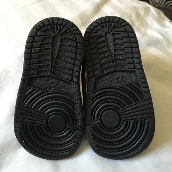 🚨SOLD🚨 BNIB authentic Jordan's. Children's 4c - Picture 2 of 4